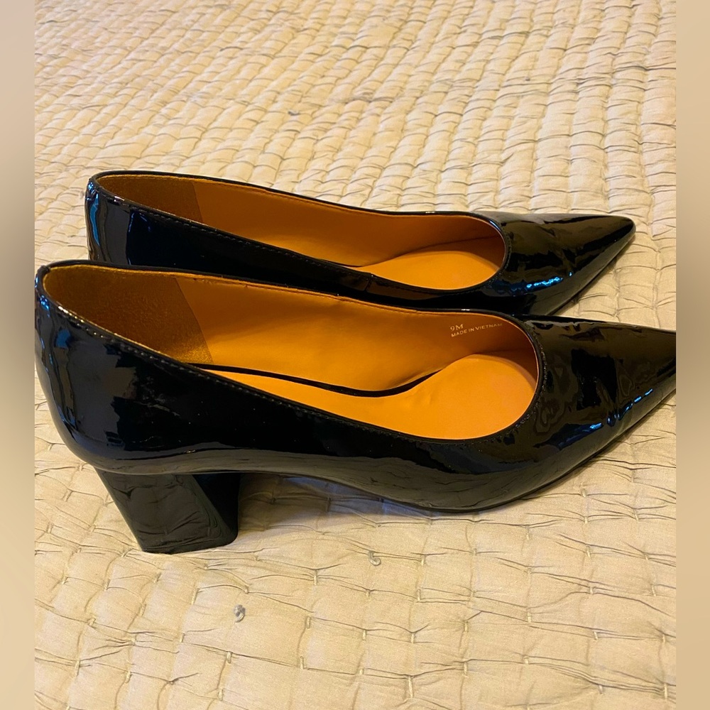 Dressy black patent leather pumps by Paola